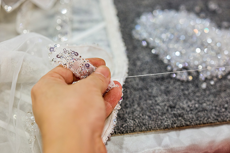 Corset van een couturejurk met naaldstructuur, afgewerkt met kralen